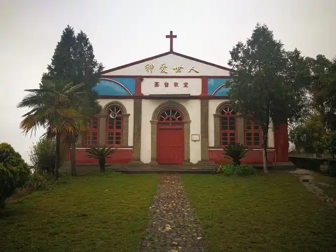 老姆登教堂正面.