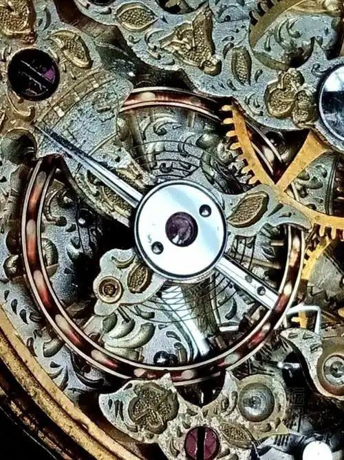 前面不会发图片,现在重新发一下机芯图片