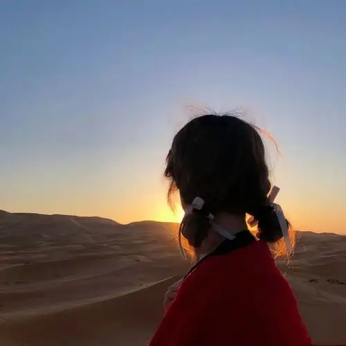 有没有这种类似看风景的女生头像