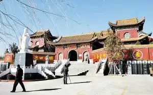 位于新安县城西北3公里金斗山上的薄姬庙.