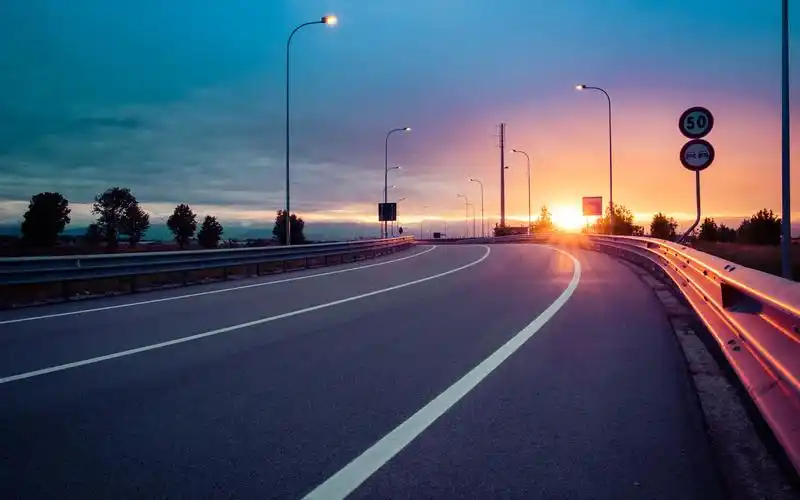 沿途唯美的公路风景图片桌面壁纸高清大图预览1920x1200_风景壁纸下载
