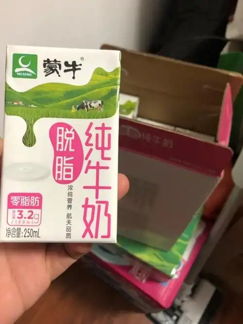 蒙牛脱脂牛奶
