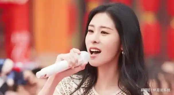 在娱乐圈里,张碧晨除了赵丽颖这个闺蜜,就连神仙姐姐刘亦菲也是她的好