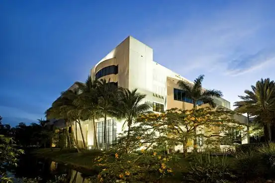 综合排名第53名佩珀代因大学是一所私立大学,每年其五个学院招收大约8