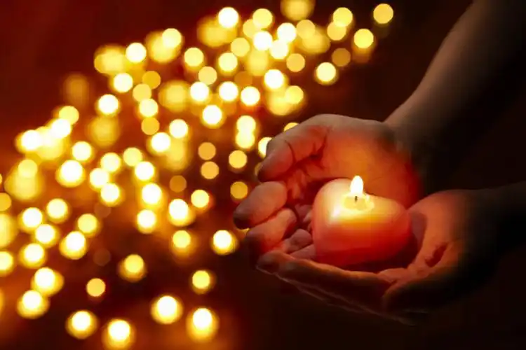 东方人,手,一个人,捧,横图,俯视,室内,特写,白天,蜡烛,亚洲,双手,仅一