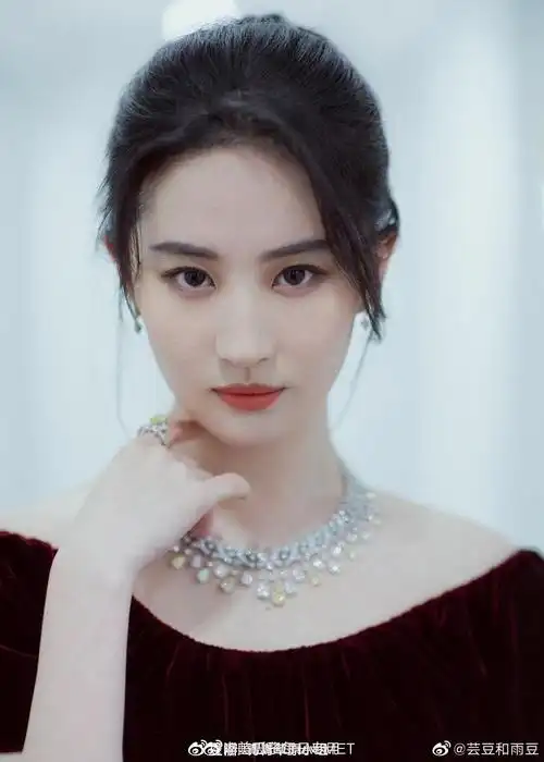 盘点女明星脸上没有去掉的痣