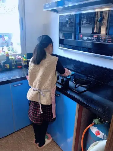 爱劳动的小女孩!