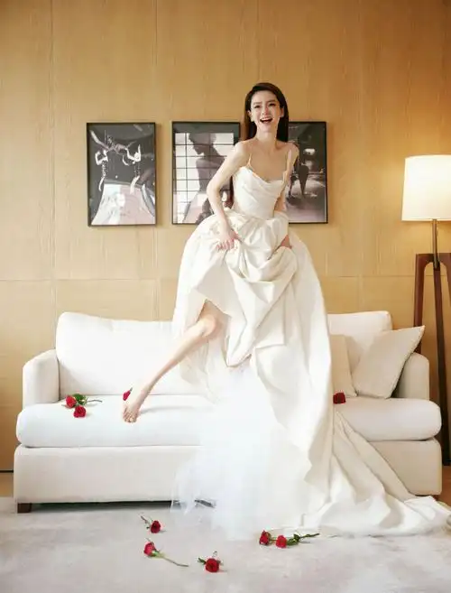 戚薇倒v婚纱