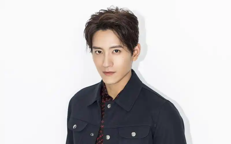 张峻宁时尚写真高清桌面壁纸