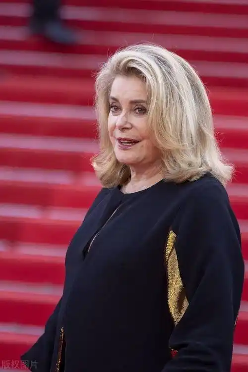 凯瑟琳·德纳芙这身材,这才是尤物啊!