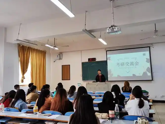 经济与管理学院举办考研经验交流会