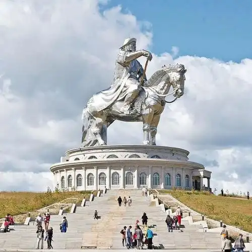 15巨像下面快乐做"小人"|雕像|雕塑|石像|成吉思汗|博物馆_网易订阅