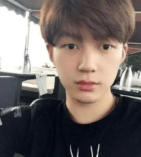 最近卖得很火的男士"素颜霜",遮瑕提亮还美白,让糙男秒变欧巴