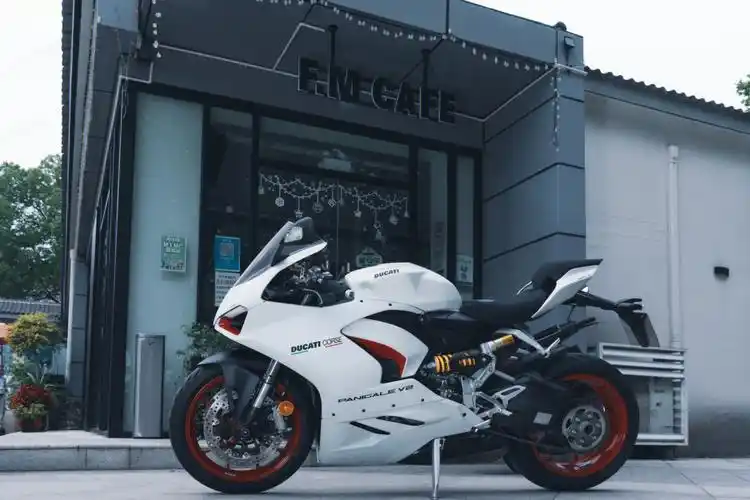 感谢摄影师#摄影师  #ka老师  #杜卡迪v2  #约拍  #机车  #杜卡迪