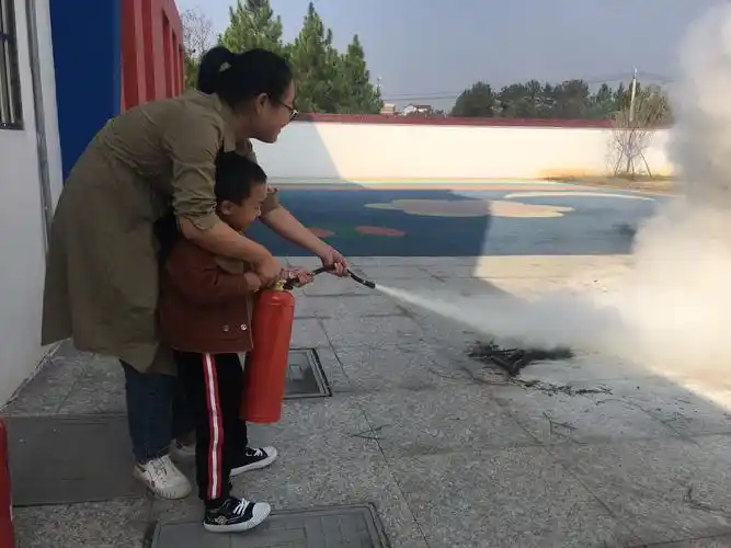 "消防安全,铭记于心"尧塘幼儿园消防安全演练
