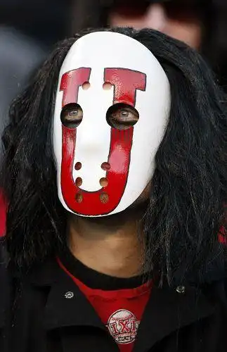 面具背后的双眼