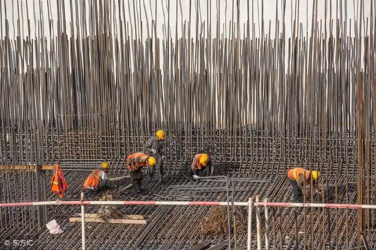 (图片来自东方ic)钢筋工是体力活,又脏又累,工作环境差,但从业门槛低