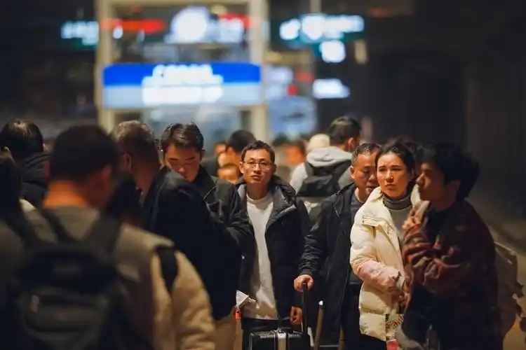 春运前29天广铁到发旅客超1亿人次,创同期历史新高_腾讯新闻