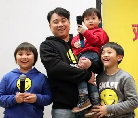 【图】小彬彬一家齐聚童星家族引关注 两岁出道为贴补家用