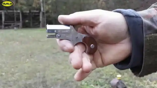 实测小口径单发射击的迷你型小手枪