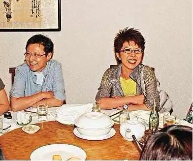 关菊英与周伟利