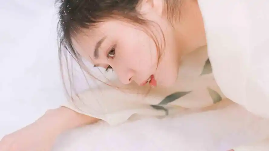 抖音流行的壁纸女孩-美女壁纸 - 壁纸家