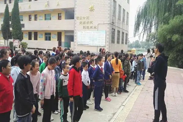 大营小学举行紧急消防疏散演练活动