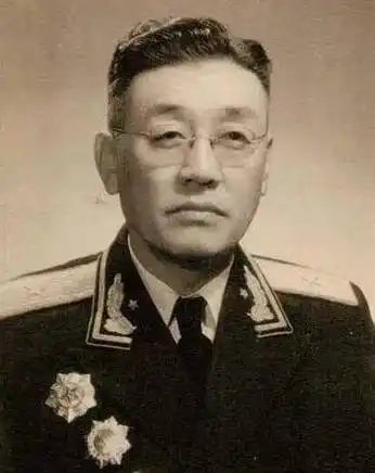 这个军的政委和政治部主任是上将,参谋长是中将,军长却是少将