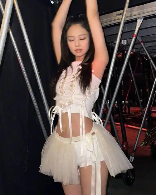 jennie超话人间香奈儿转型芭蕾舞蹈家#明星时尚##穿搭灵感#看她世界