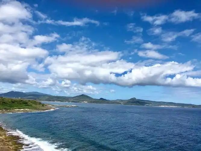 美丽的台湾海峡,以其迷人的的热带风光吸引着每一位游客.