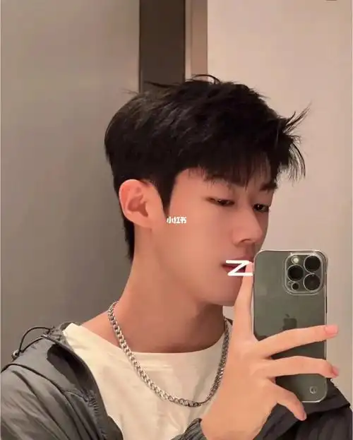 男生短发丨清爽自然显脸小√ 但是短发剪不好就很容易显脸大x其实有些