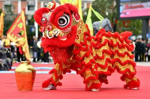 大鹏舞狮借鉴黄飞鸿舞狮理论,汲取大鹏精髓,形成有别于中国南狮和北狮