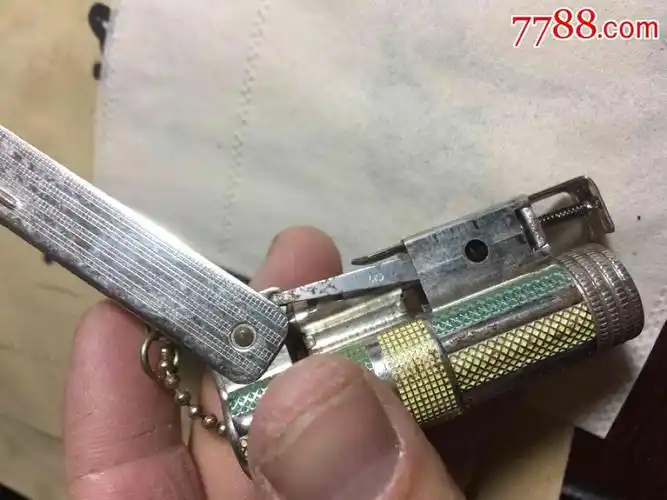 音哥一五星打火机一未添油使用过,有锈.品挑者勿拍.