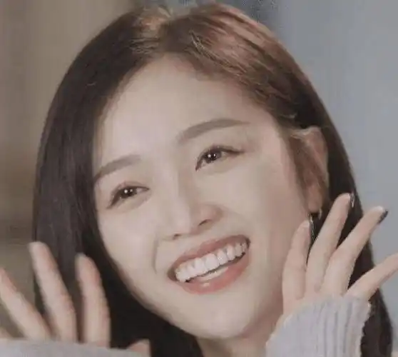 选择做烤瓷,但并不是每个人都适合做烤瓷,吴宣仪做烤瓷后牙变得非常不