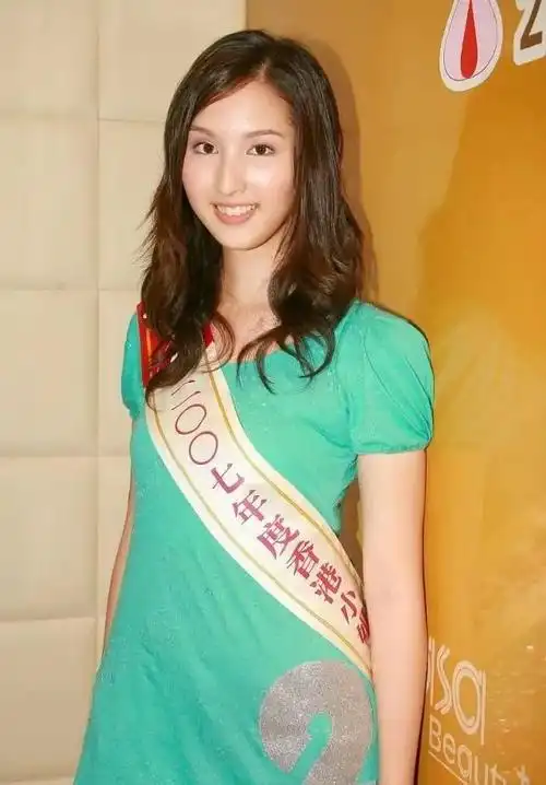 原创何傲儿26岁为父还债陪伴77岁富豪嫌对方老而劈腿年轻富二代