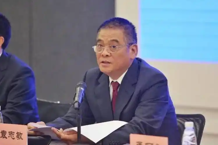 金发科技董事长袁志敏参加广州市工商联民营企业"两会"代表媒体座谈会