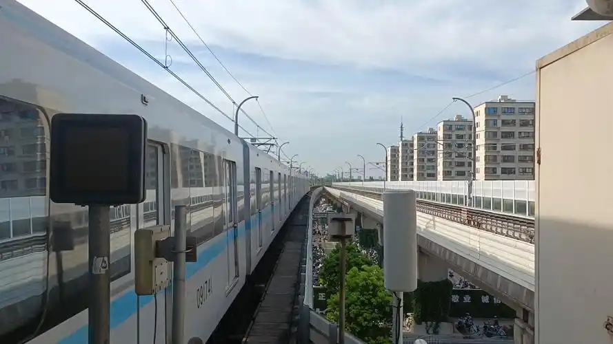 上海地铁9号线09a02坂田0929佘山进站 终点站松江南站