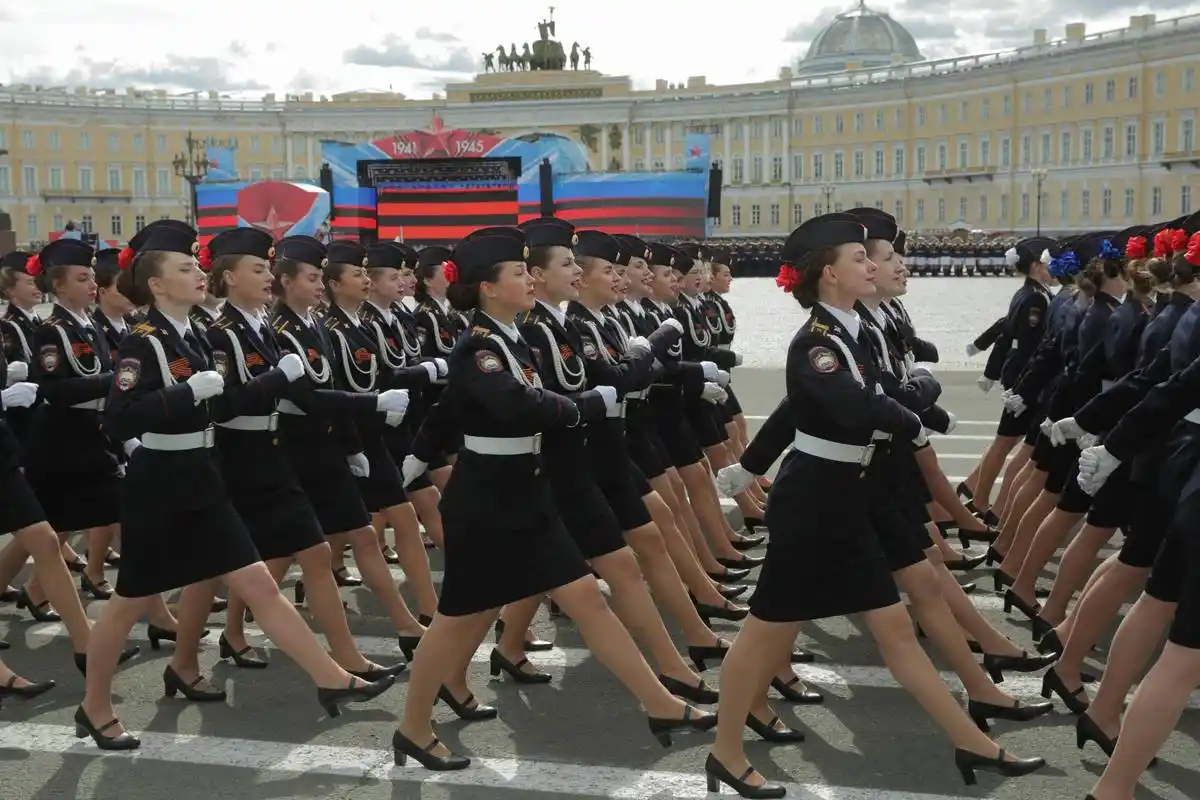 俄罗斯圣彼得堡举行胜利日阅兵