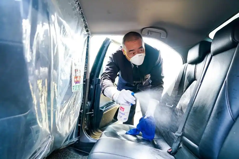 滴滴司机严格执行戴口罩,测体温,勤消毒和通风