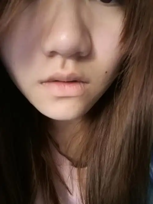 嘴唇上薄下厚,形状也不好看,颜色也不好看,买口红应该买什么样的?