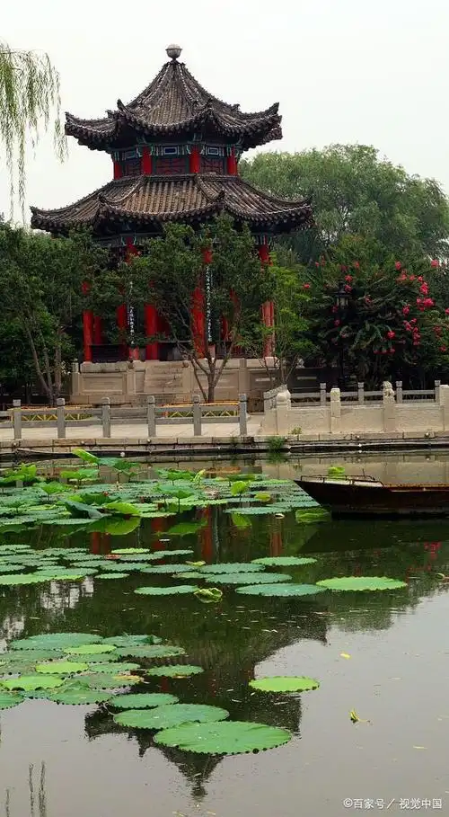 大明湖景区:探寻历史文化与自然风光的完美结合