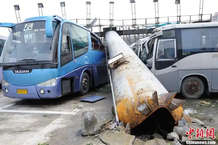 强台风天兔正面袭击汕尾市当地遭受严重破坏