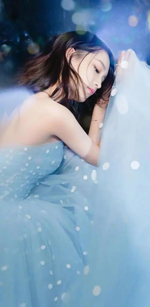 来看看宝藏女孩李沁的壁纸,天生丽质人淡如菊