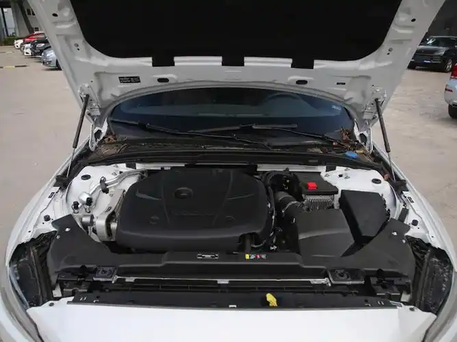 沃尔沃亚太  t4 发动机舱