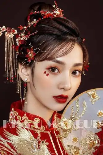 来一波中式新娘造型,温婉的大家闺秀!