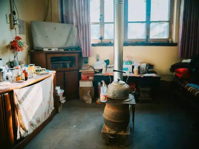 北方村庄限制供暖:退休教师因妻子凌晨冻醒 冒险烧煤-第10张图片-国合