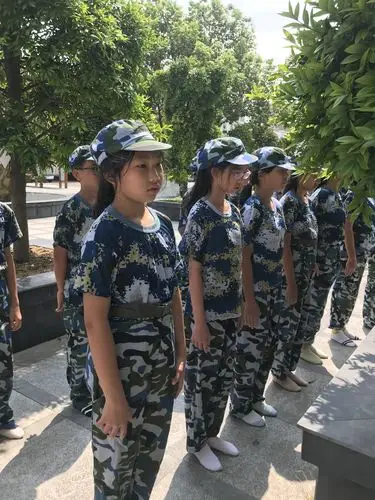 军训如歌,唱响青春--乐成实验七(7)班军训第四天剪影