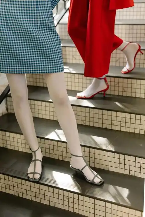 袜子 凉鞋袜子怎么搭配?性感丝袜③减龄中筒袜②活