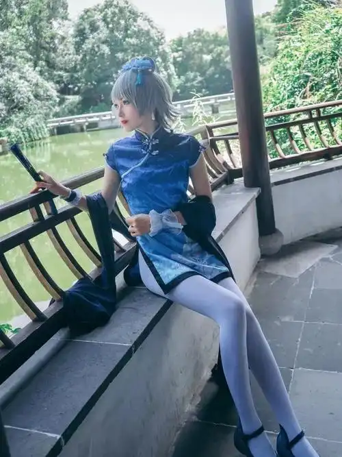 cos正片洛天依场刊旗袍