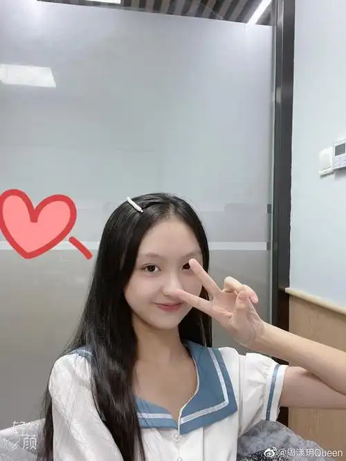 最后再放上几张周漾玥的黛玉剧照.她演的黛玉真是太美了.